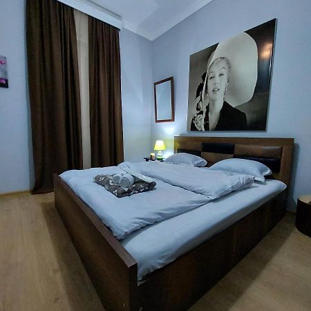 Guesthouse Different Tiflis Exterior foto
