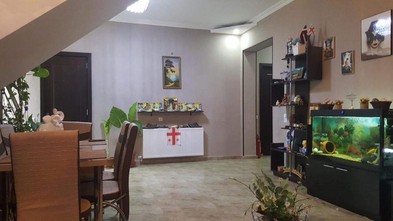 Guesthouse Different Tiflis Exterior foto