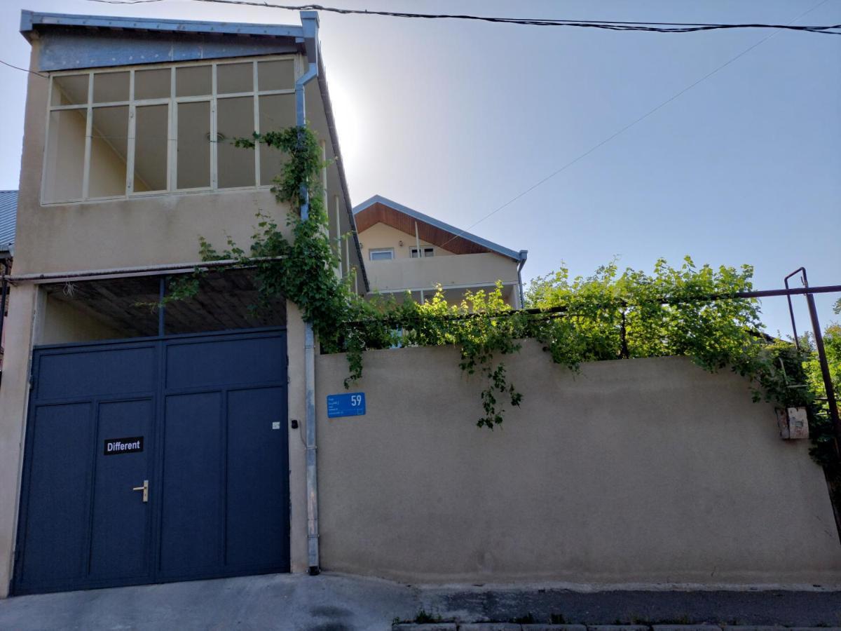 Guesthouse Different Tiflis Exterior foto