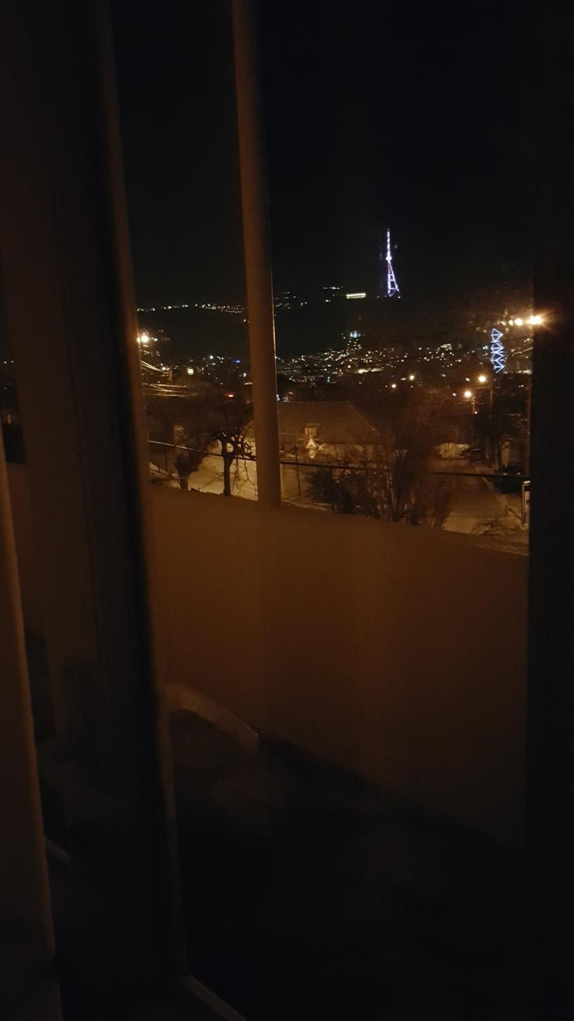 Guesthouse Different Tiflis Habitación foto