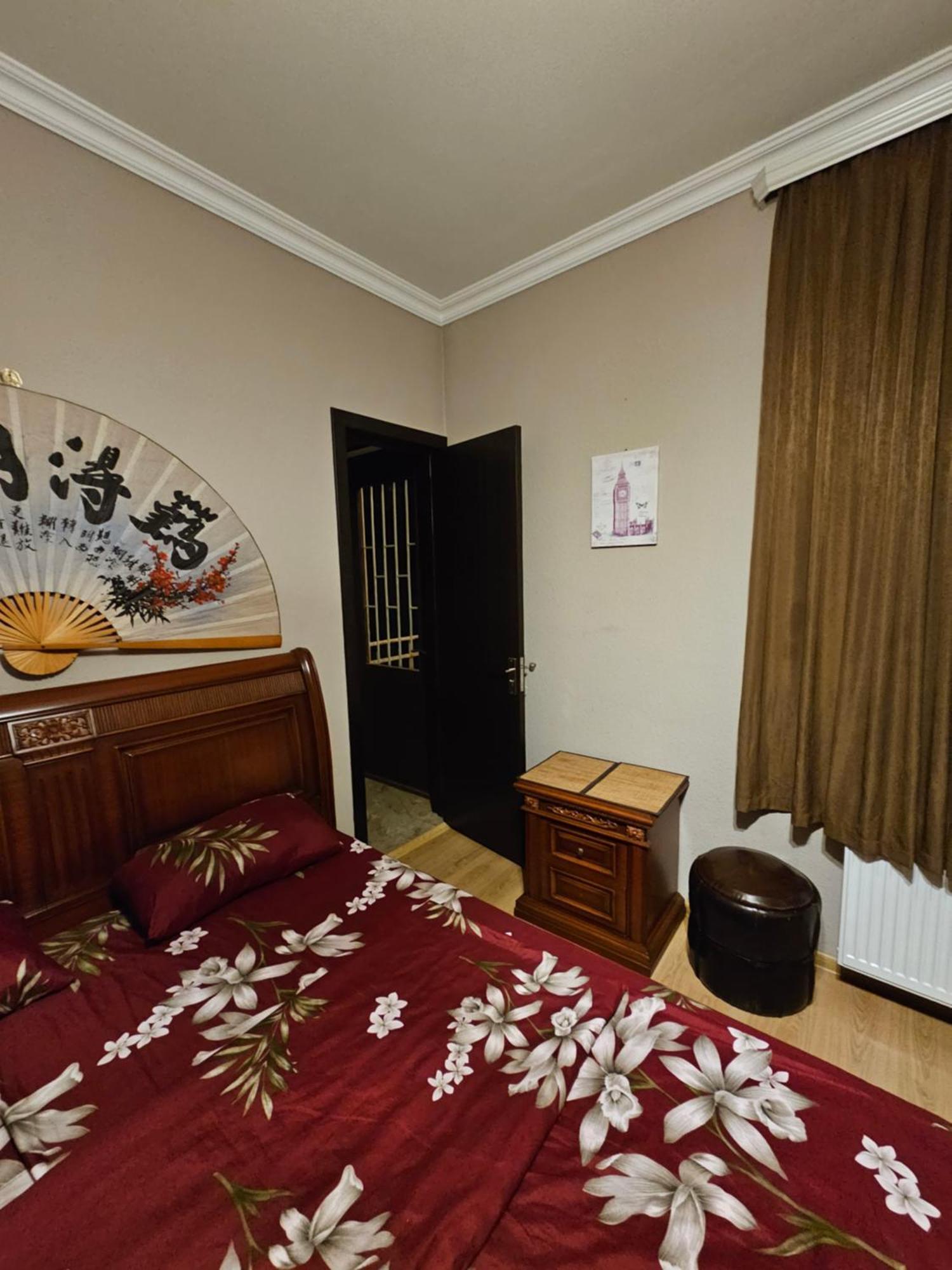 Guesthouse Different Tiflis Exterior foto